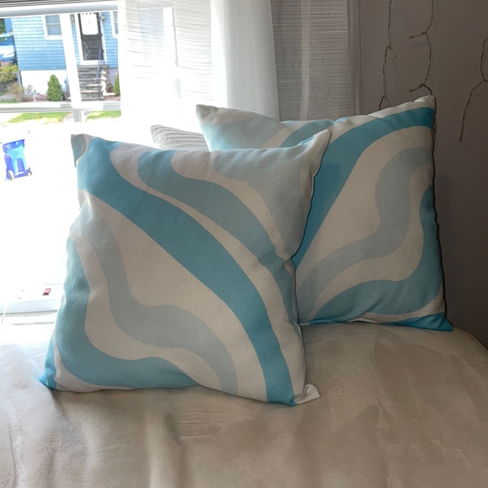 SET OF TWO 15X15 THROW PILLOWS WITH BLUE WAVY PATTERN
